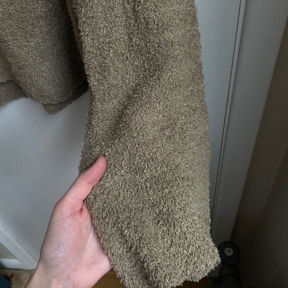 Mossy green turtleneck 🍵 - Picture 2 of 4